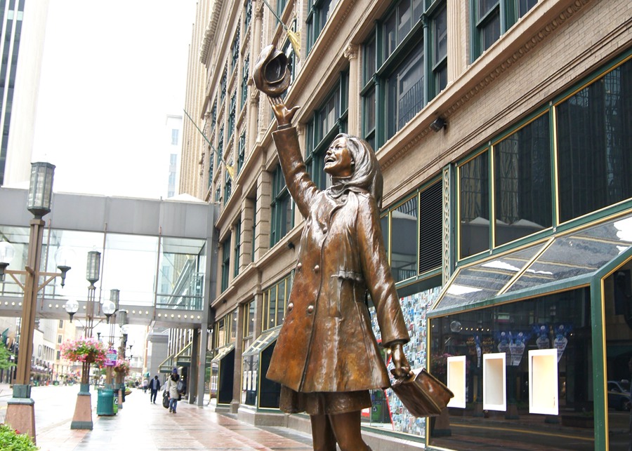 Shopping Girl bronze Sculpture