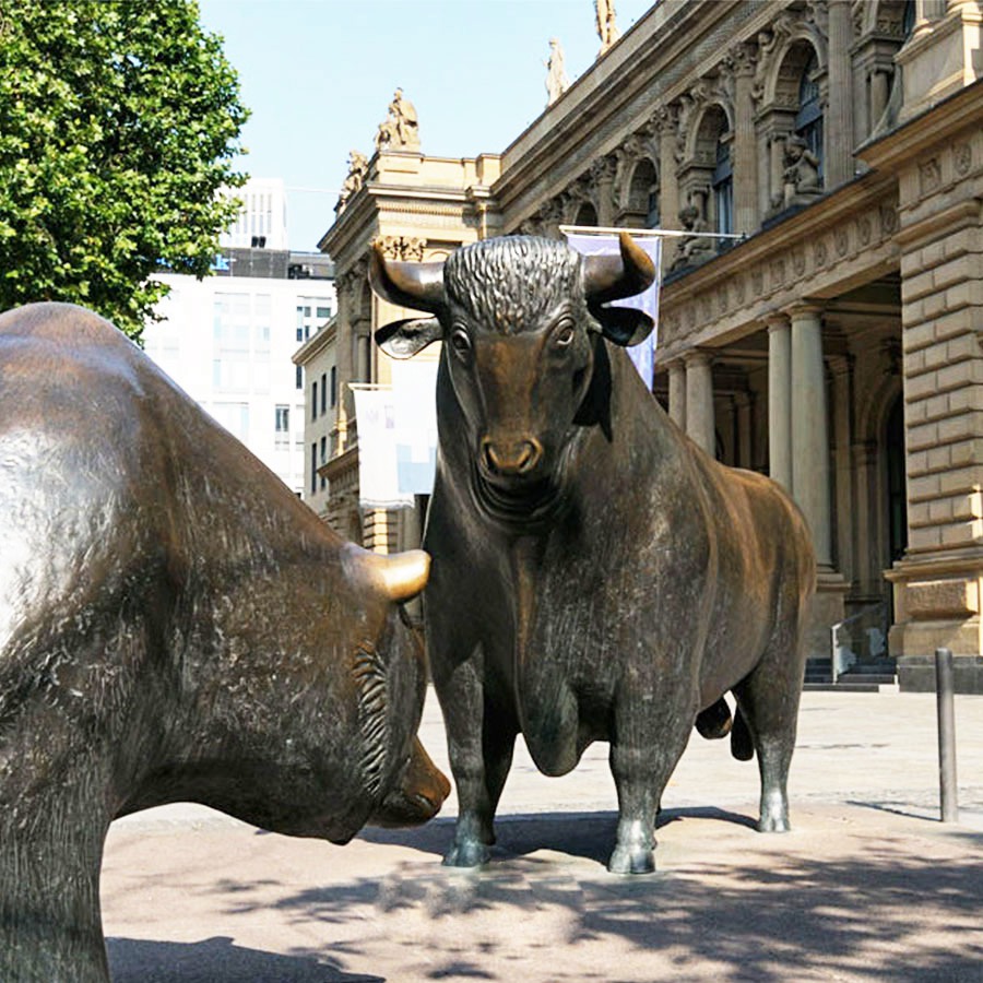 lifesize bronze Bull And Bear Statue