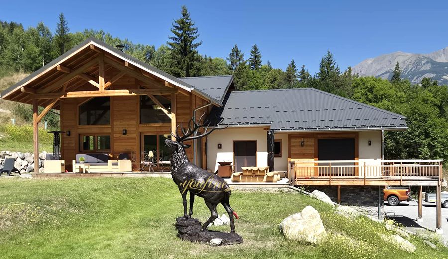 Deer sculpture standing in a daze