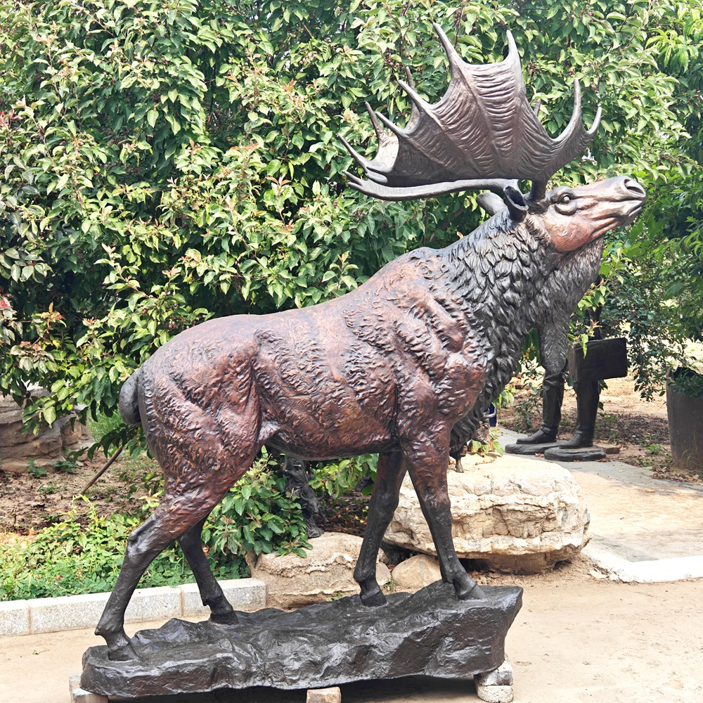 How to Choose the Right Deer Statue for Outdoor Decoration - Blog - 7 Bronze standing moose