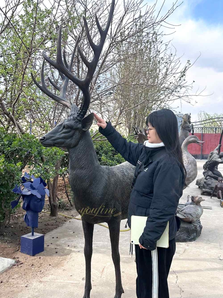 The Ultimate Guide to Bronze Deer, Stag, Elk, and Moose Sculptures in Western Art and Landscape - Blog - 3 Quality inspectors and deer sculpture