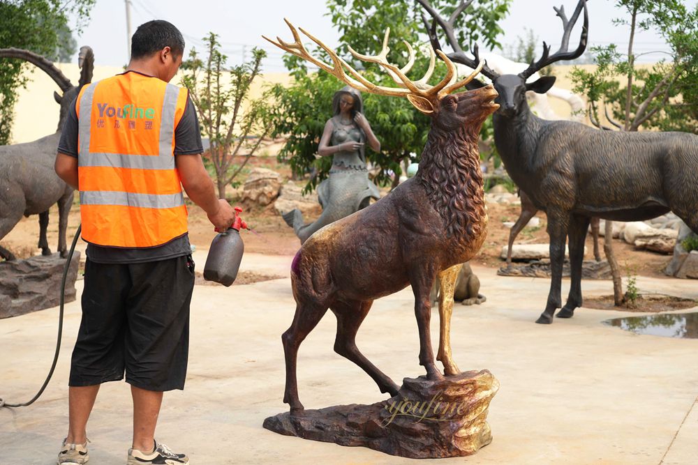 How to Choose a Quality Bronze Sculpture Supplier: A Complete Guide for Buyers - Blog - 8 The bronze deer sculpture being patina