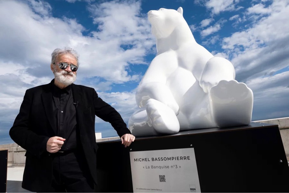 Top 10 Most Famous Animal Sculptors in the World - Blog - 9 Michel Bassompierre polar bear statue