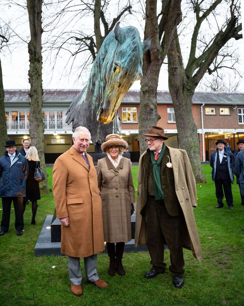 Top 10 Most Famous Animal Sculptors in the World - Blog - 14 Nic Fiddian-Green horse head statue