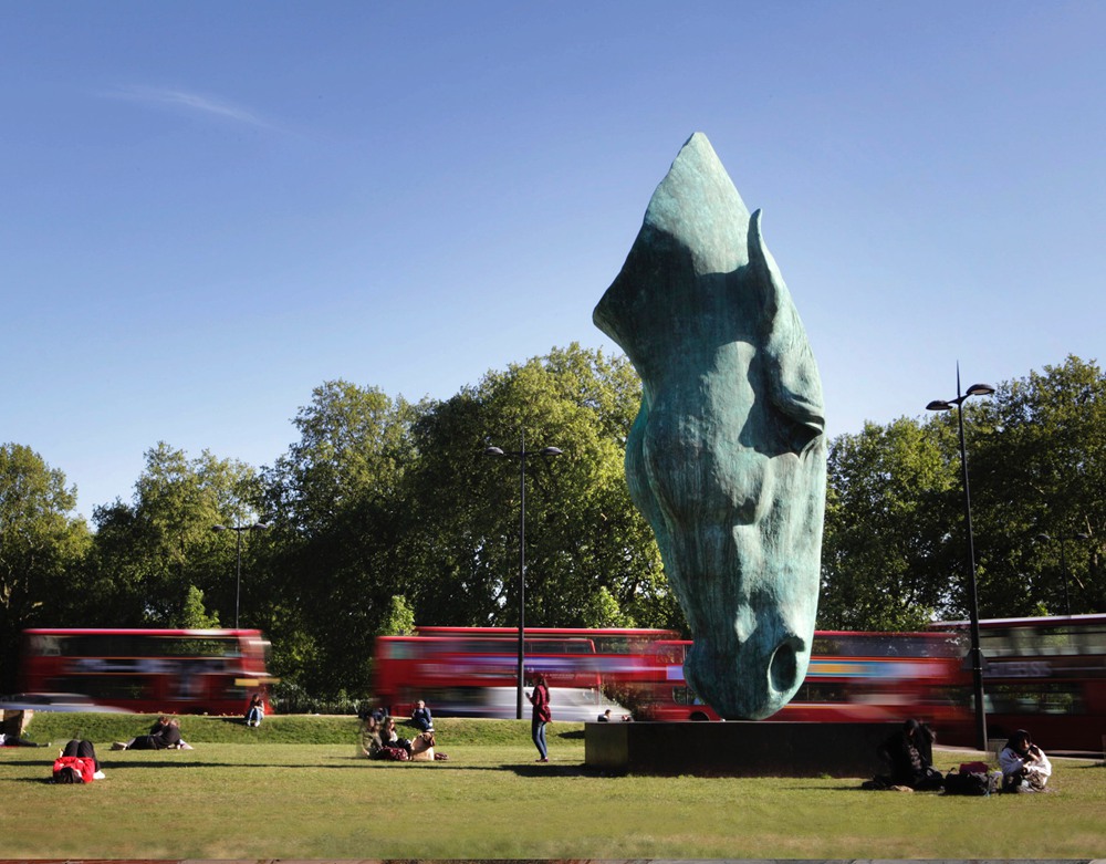 Top 10 Most Famous Animal Sculptors in the World - Blog - 13 Nic Fiddian-Green still water statue