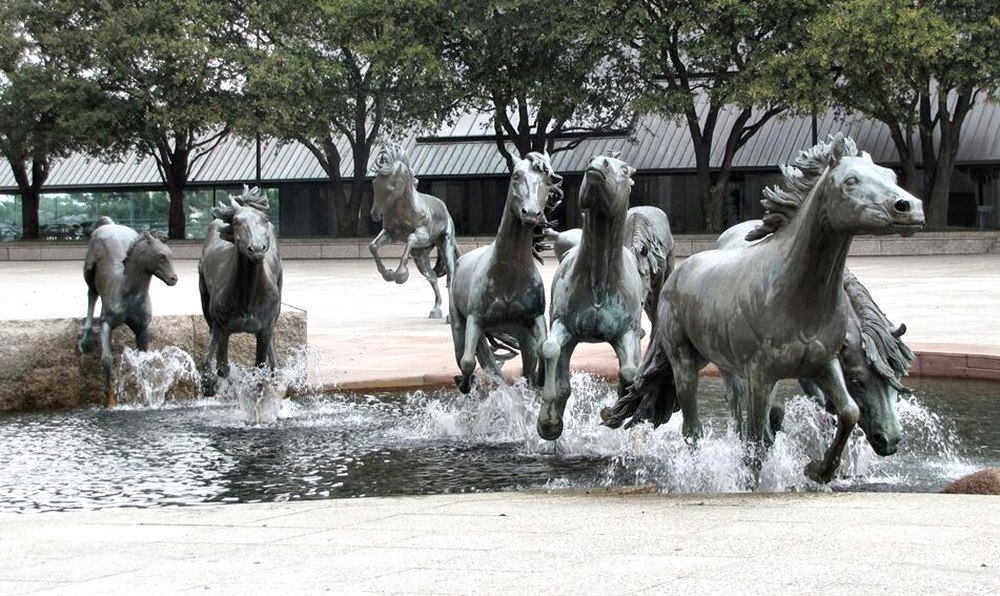 Top 10 Most Famous Animal Sculptors in the World - Blog - 19 Robert Glen bronze horse statue