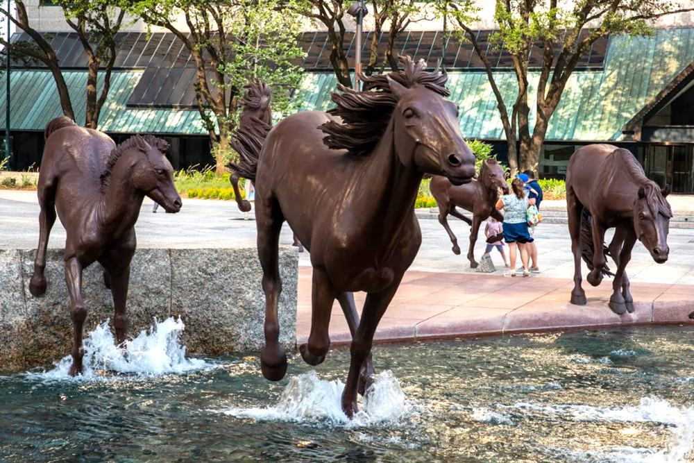 Top 10 Most Famous Animal Sculptors in the World - Blog - 20 Robert Glen bronze horse art