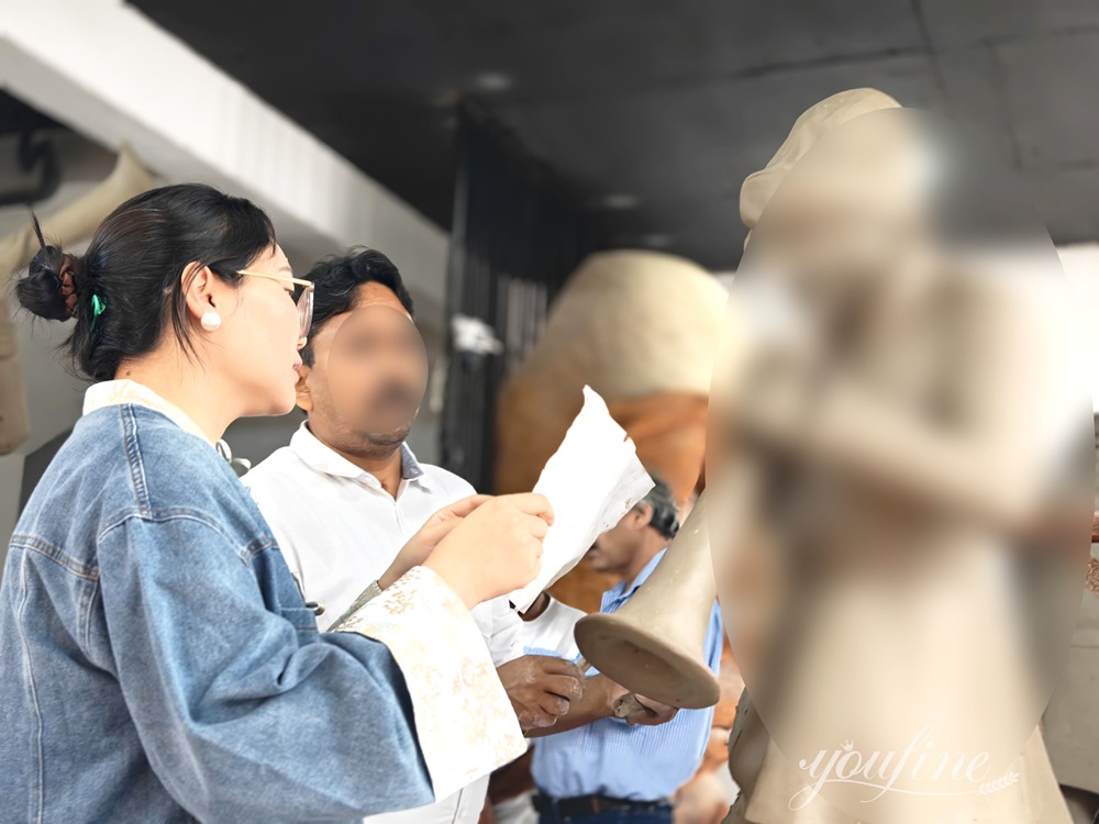 How to Choose a Quality Bronze Sculpture Supplier: A Complete Guide for Buyers - Blog - 16 Working collaboratively with artists