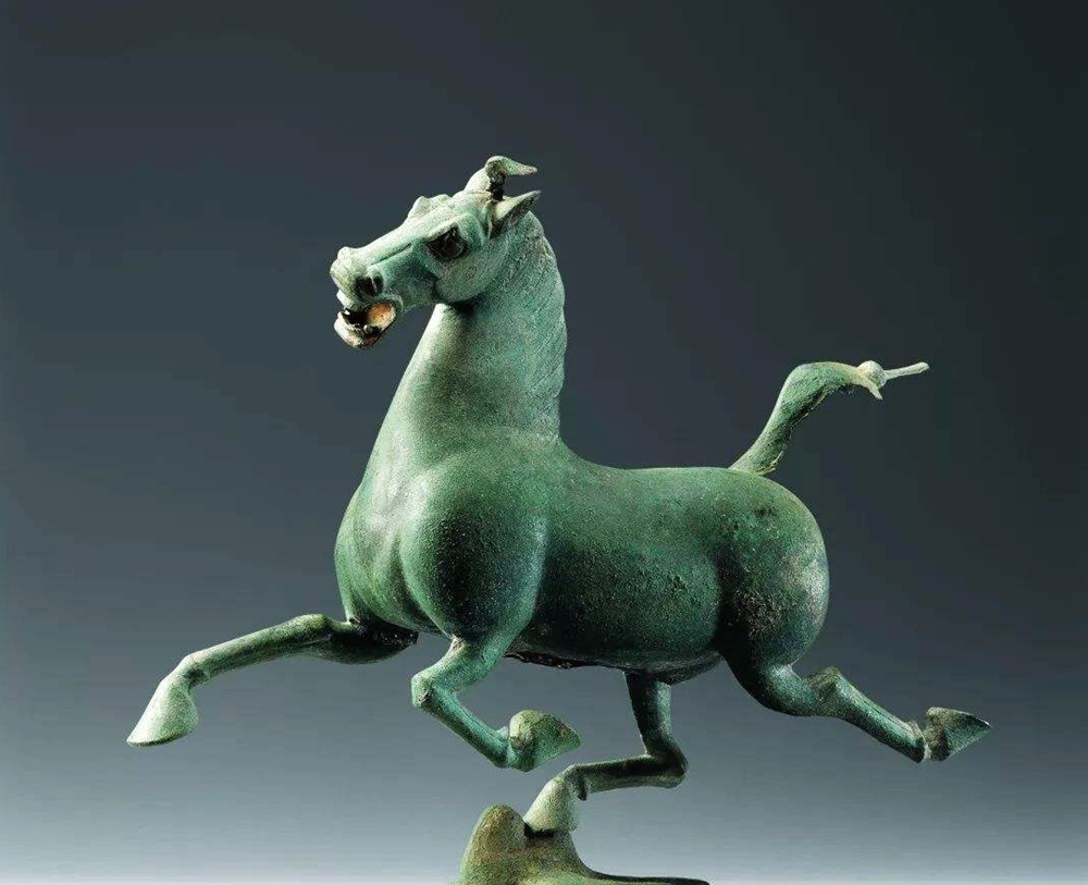 What is the Best Metal for Sculptures? — Professional Guide to Sculpture Materials - Blog - 6 The Bronze Galloping Horse famous statue