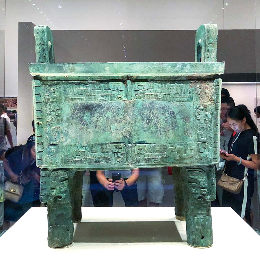 Do Bronze Statues Turn Green? - Blog - 13 bronze Houmuwu ding