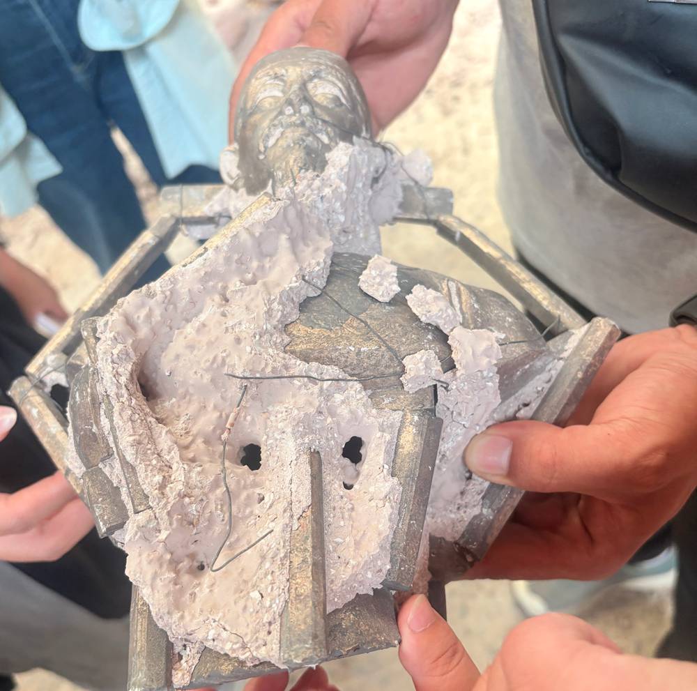 How Are Bronze Statues Made? - Blog - 16 Removing the Outer Shell