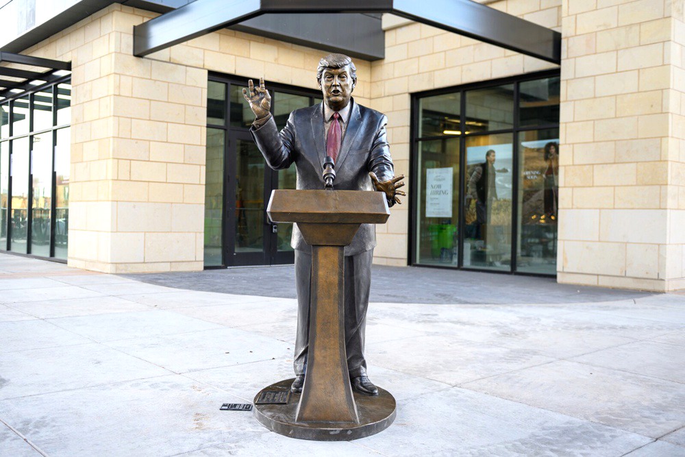 44.bronze donald trump-47th President