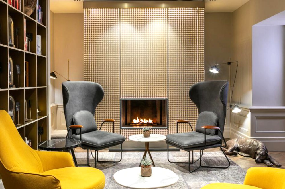 Which Animal Statue is Good for Home? - Blog - 14 dog Sculpture in the Living Room