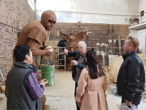Landscape architect client reviewing bronze sculpture installation options at Quyang workshop