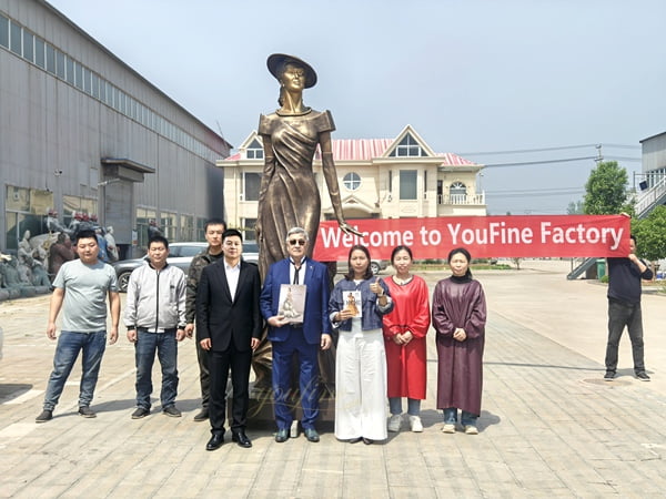 Investors visit our factory for the completion ceremony of the 