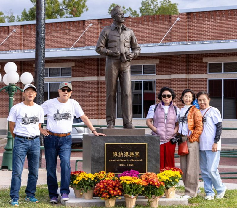 Bronze historical and modern infantry statue